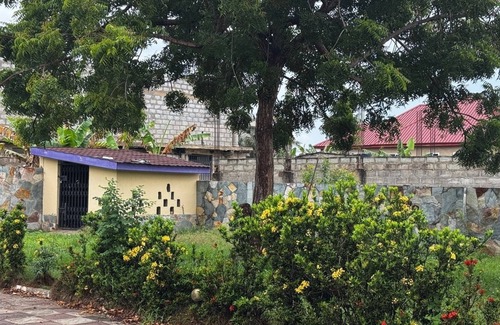 Kokrobite House | Spacious 4-bedroom house with AC, WiFi in brilliant Ghana Kokrobite beach side.
