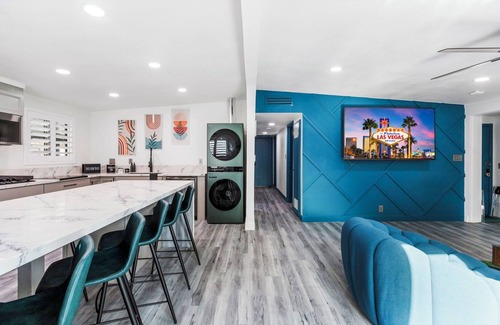 Winchester House | Spacious 4-bedroom house with Pool, BBQ, Near Strip/Downtown