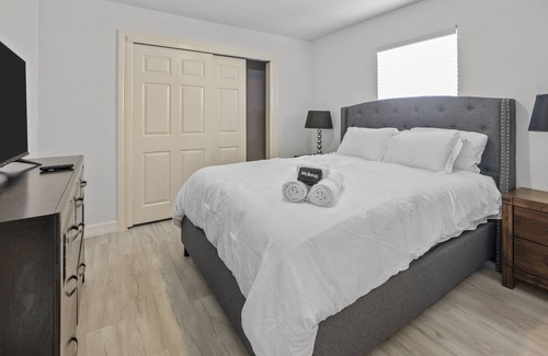Addicks House | Spacious 4 Bedroom Home | Ideal for Longer Stays