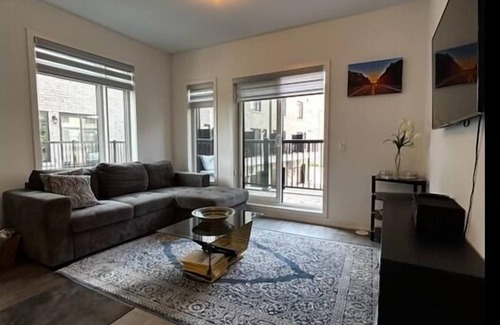 Victoria Village House | Spacious 4-bedroom house in Toronto - 15 minutes from downtown