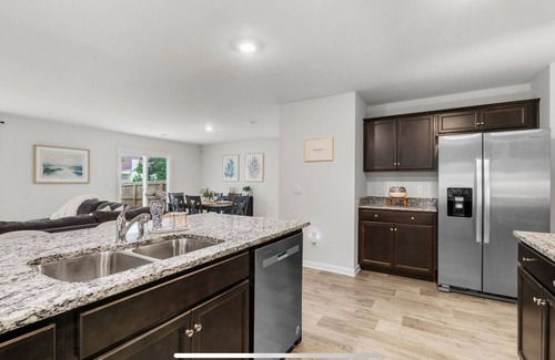 Columbia House | Spacious 4-bedroom house in enjoyable Columbia with AC, WiFi