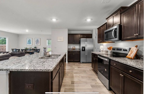 Columbia House | Spacious 4-bedroom house in enjoyable Columbia with AC, WiFi