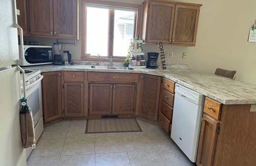 Moorhead House | Spacious 4-bedroom house in charming Moorhead with fitness room, WiFi