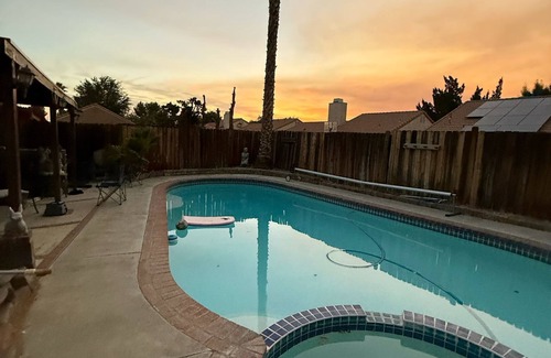 Palmdale House | Spacious 4-bedroom house in wonderful Palmdale with AC