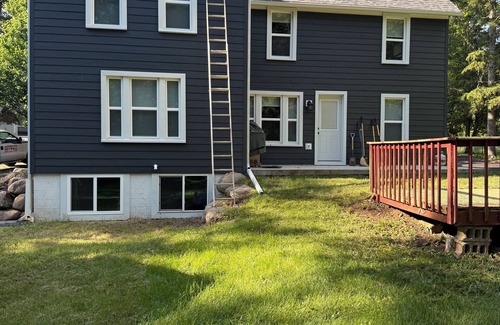 Baraboo House | Spacious 4-bedroom house in charming Baraboo. House is one mile from Devils Lake