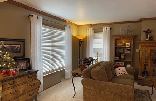 De Pere House | Spacious 4-bedroom house in De Pere with WiFi, AC. 3-4 miles from Lambeau Field