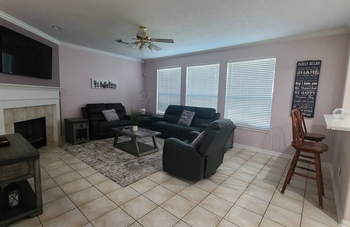Barker House | Spacious 4-bedroom house in nice Houston area, game room and a studio