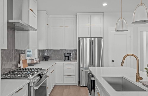 Downtown House | Spacious 4 Bedroom House in Charming Downtown Raleigh with Amazing Views!