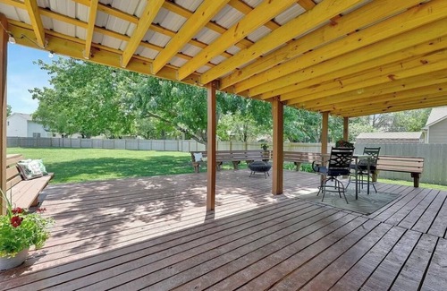 Wichita House | Spacious 4-bedroom house with WiFi and AC in nice Wichita