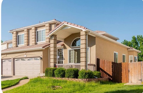 Green Valley Ranch House | Spacious 4-bedroom house with AC, WiFi in beautiful Denver