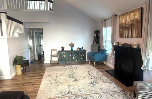 Fresno House | Spacious 4-bedroom house with AC and WiFi in lovely Fresno