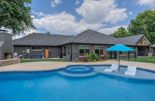 Norman House | Spacious 4-bedroom house w/hottub and pool near campus in Norman!