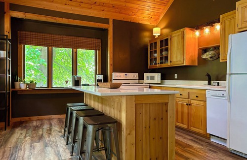 Grandy House | Spacious 4-bedroom light-filled house in Pine City on Lake Pokegama