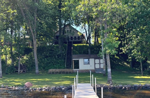 Grandy House | Spacious 4-bedroom light-filled house in Pine City on Lake Pokegama