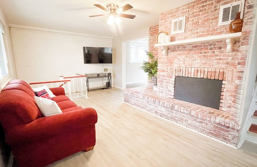 Dayton House | Spacious 4-bedroom Off-Campus House