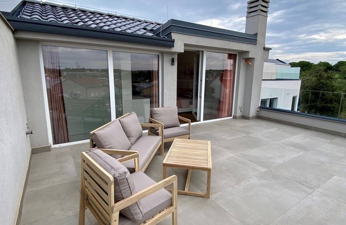 Mali Maj Villa | Spacious 4-Bedroom Rental with Sauna, WiFi, and A/C – Just 30m from the Beach