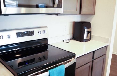 Aubrey House | Spacious 4-Bedroom Retreat with High-Speed WiFi and Tranquil Ambiance