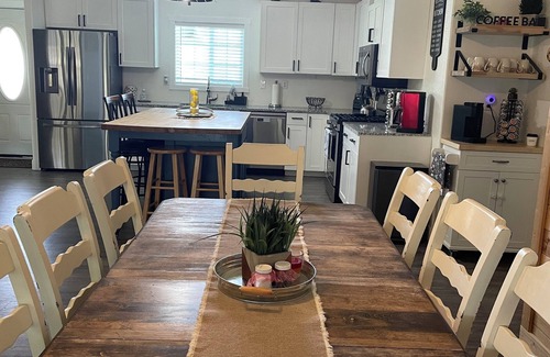 Bloomington House | Spacious 4-bedroom house at base of Bloomington Canyon with WiFi, Portable AC