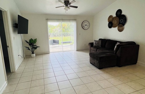 Joel House | Spacious 4-bedroom house with AC and WiFi in charming Lehigh Acres