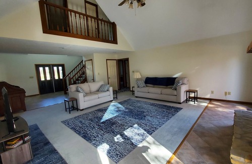 Cartersburg House | Spacious 4-bedroom house, + bonus rm in Serene Country Setting - sleeps up to 11