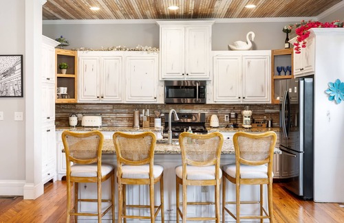 Covington House | Spacious 4-bedroom w/full en suite baths - 1/2 mile from Covington Square!
