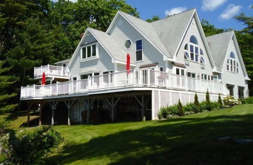Freeport House | Spacious 4 bedroom waterfront home on Casco Bay
