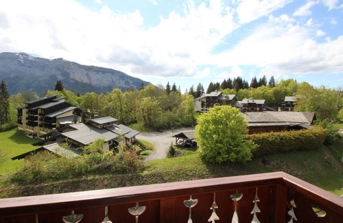 Les Carroz-d'Araches Apartment | Spacious 4-room apartment well equipped with Wi-Fi and parking, at the foot of the ski bus