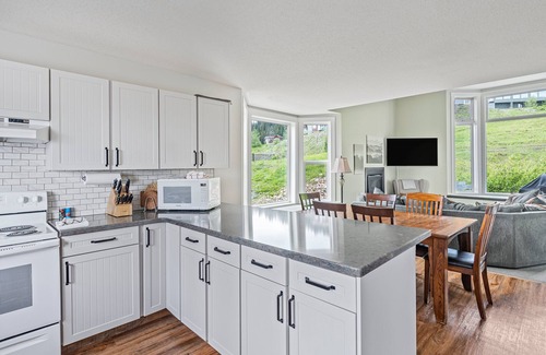 Silver Star Mountain Condo | Spacious 4-Level Suite w/Fireplace & Flexible Sleeping for 17