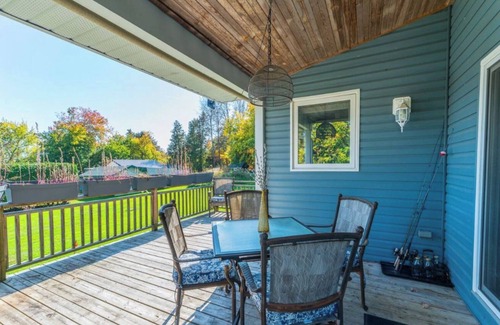 Victoria Road Cottage | Spacious 4 season cottage by Balsam Lake