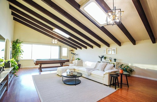 South San Francisco House | Spacious 4BR Family Retreat with Indoor Pool, Jacuzzi & Movie Room – Near SFO