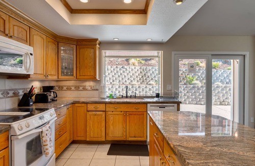 Orangevale House | Spacious 4bd house with yard in quiet neighborhood, close to shopping & freeway