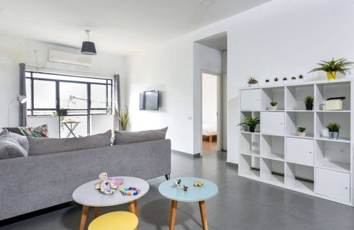 Florentin Apartment | Spacious 4Bd w/Balcony & Open View
