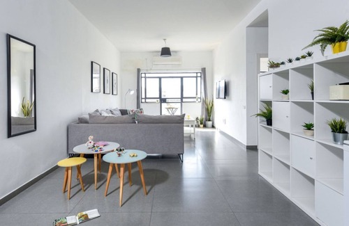 Florentin Apartment | Spacious 4Bd w/Balcony & Open View