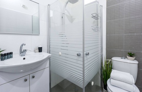 Florentin Apartment | Spacious 4Bd w/Balcony & Open View