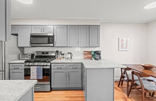 Merion Station House | Spacious 4BDR Home In Merion Hosted By StayRafa