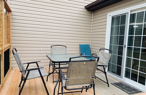 Amherstview House | Spacious 4BR+2.5 bathrooms+Fenced Yard, WiFi. Enjoy a peaceful getaway