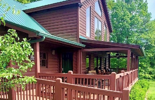 Spencer Cabin | Spacious 4BR/3BA Cabin w/Stunning Views – Near Fall Creek Falls!