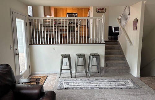Fountain House | Spacious 4BR/3BA Home for 12,Private Outdoor Movie,Fast Wifi & Equipped Kitchen!