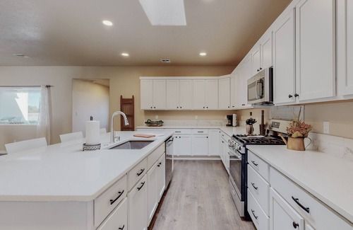 Rio Rancho House | Spacious 4BR/3BA with Amazing Views. Sleeps up to 8.