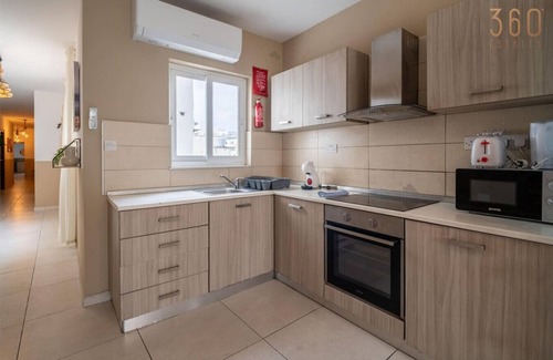 Pieta Apartment | Spacious 4BR/4BATH w/AC, Balcony, WIFI & Terrace!