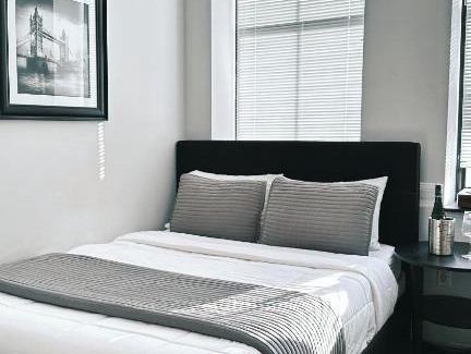 Downtown Apartment | Spacious 4BR Apt, Sleeps 8, Downtown by Theaters