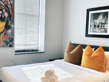 Downtown Apartment | Spacious 4BR Apt, Sleeps 8, Downtown by Theaters