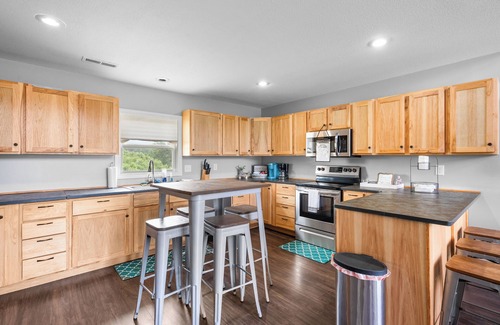Doniphan Cabin | Spacious 4BR Cabin in Doniphan – Perfect for Family Getaways