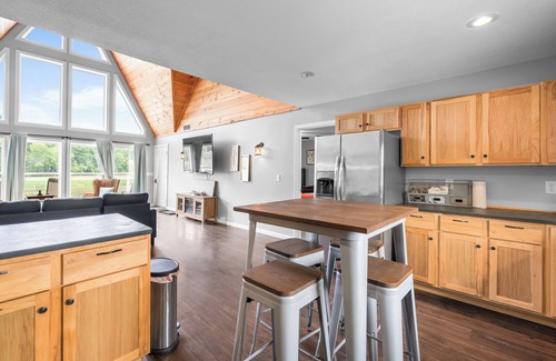 Doniphan Cabin | Spacious 4BR Cabin in Doniphan – Perfect for Family Getaways
