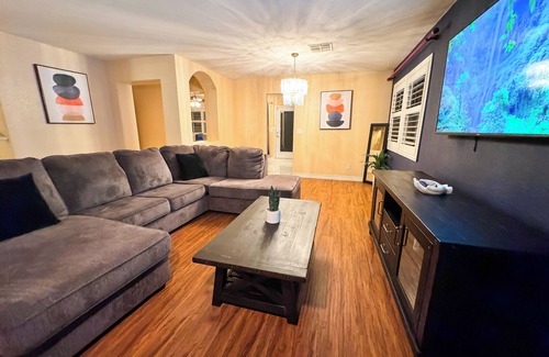 Spring Valley House | Spacious 4BR Family Retreat: King bed, WI-FI & Parking