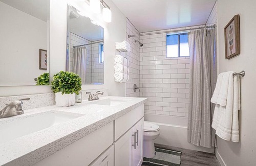 SeaTac House | Spacious 4BR Home - 5 min to SeaTac Airport