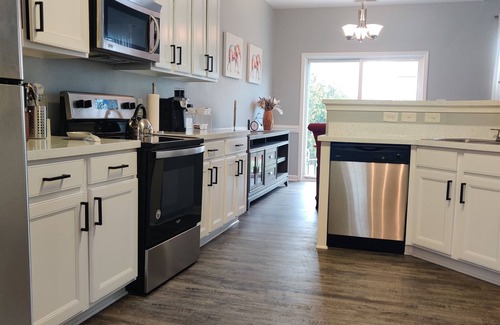 High Point House | Spacious 4BR Home – Near HPU, Market & Dining – Family & Business Ready!