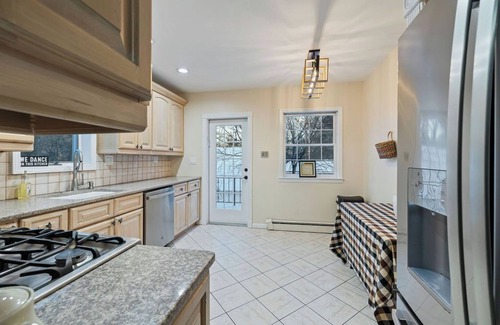 Stony Point Apartment | Spacious 4BR home w/WiFi, TV, hot tub, huge dining, fire pit & vast garden