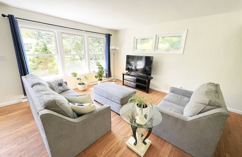 Park Forest Village House | Spacious 4BR House Close to Everywhere
