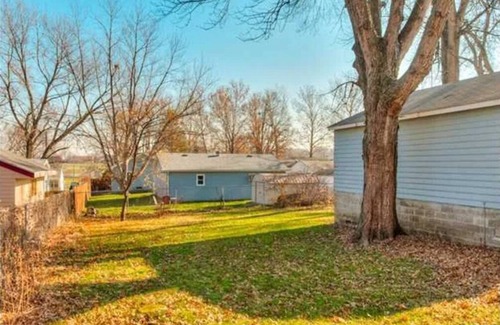 Lovington House | Spacious 4br house sleeps 10 w/game room & gym